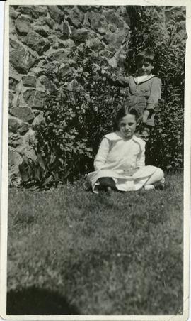 2 children on lawn; possibly Velda and Charlie